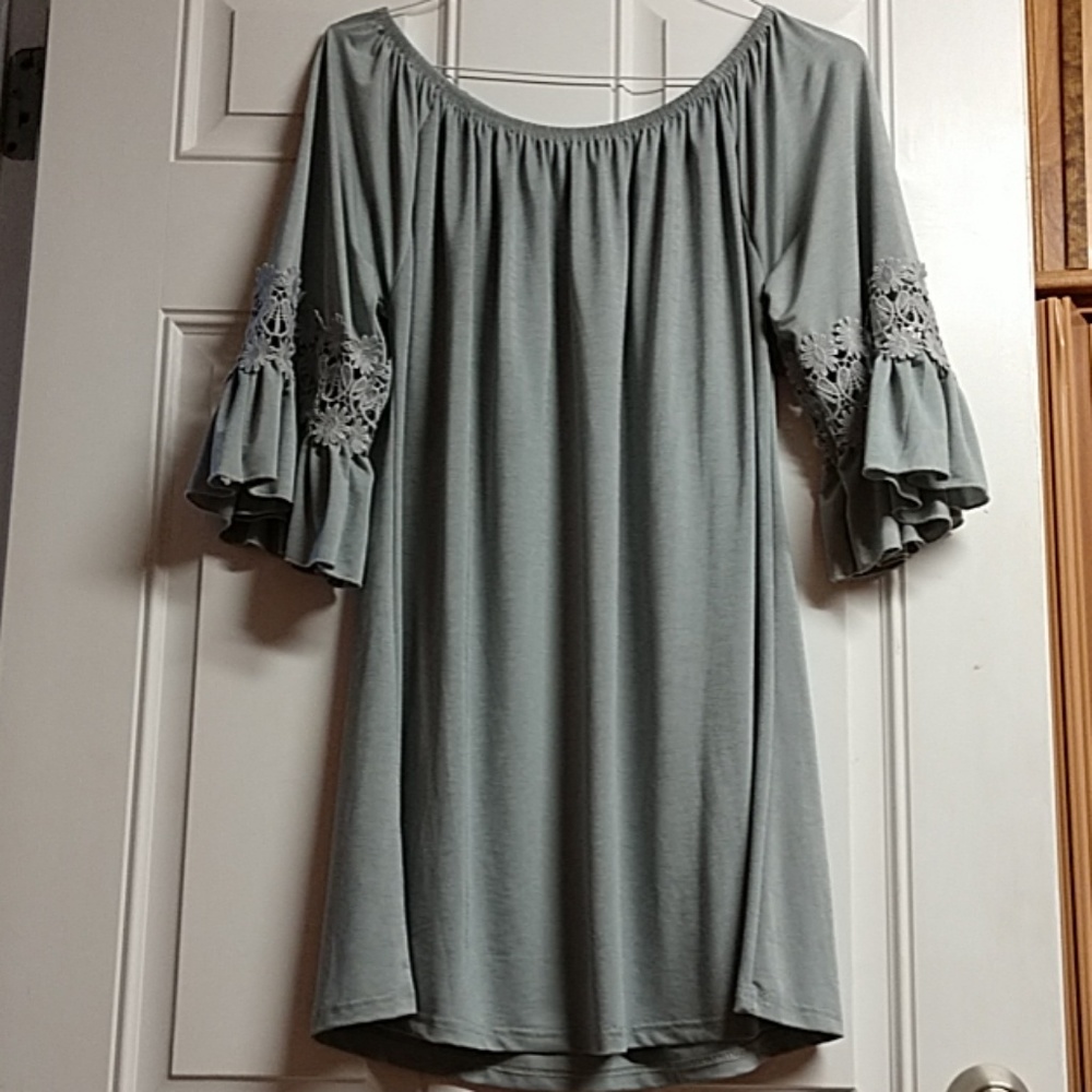 Ruffled sleeve tunic